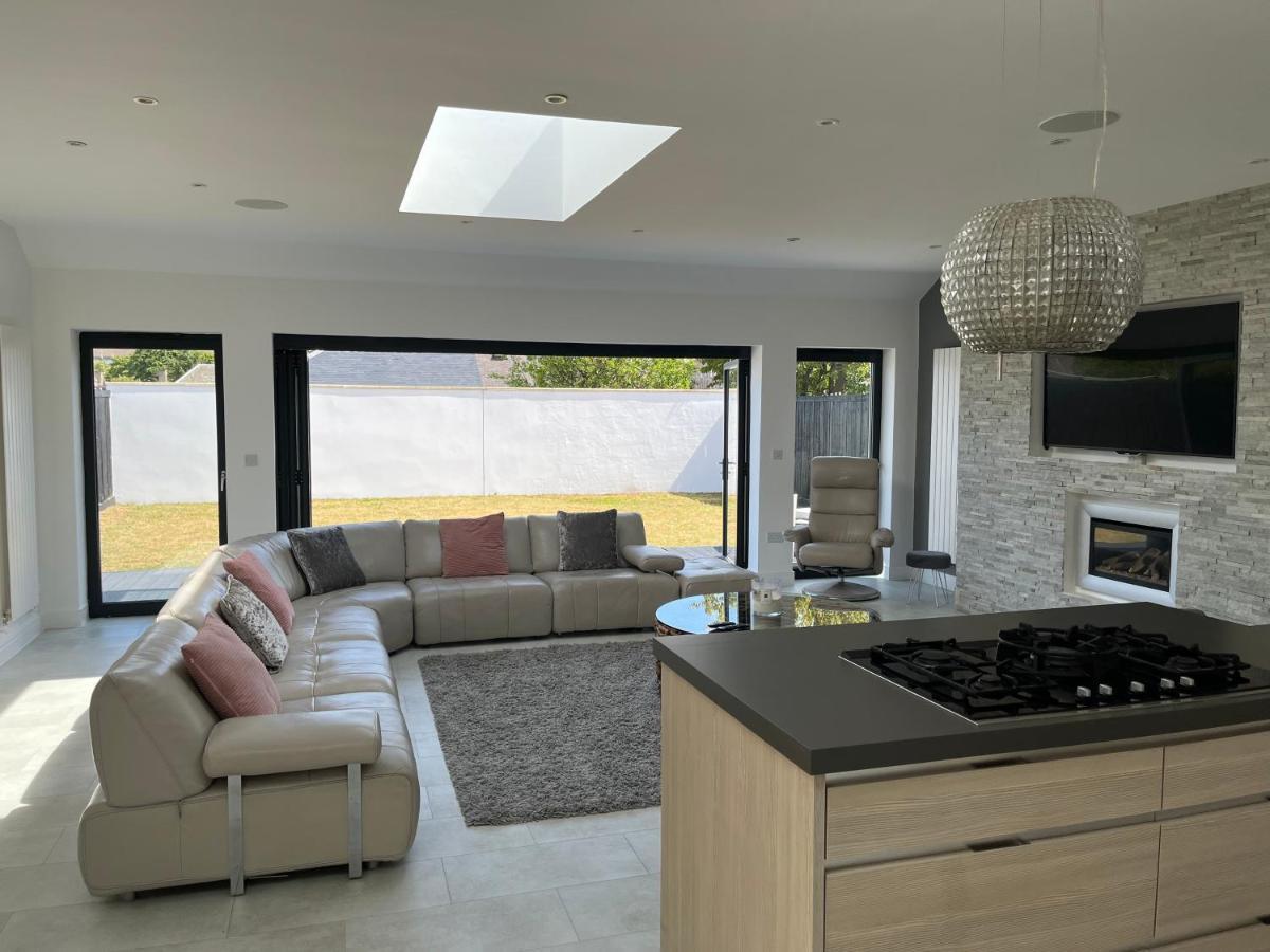 Perfect 4 Bedroom 2 Bathroom Home - Edinburgh